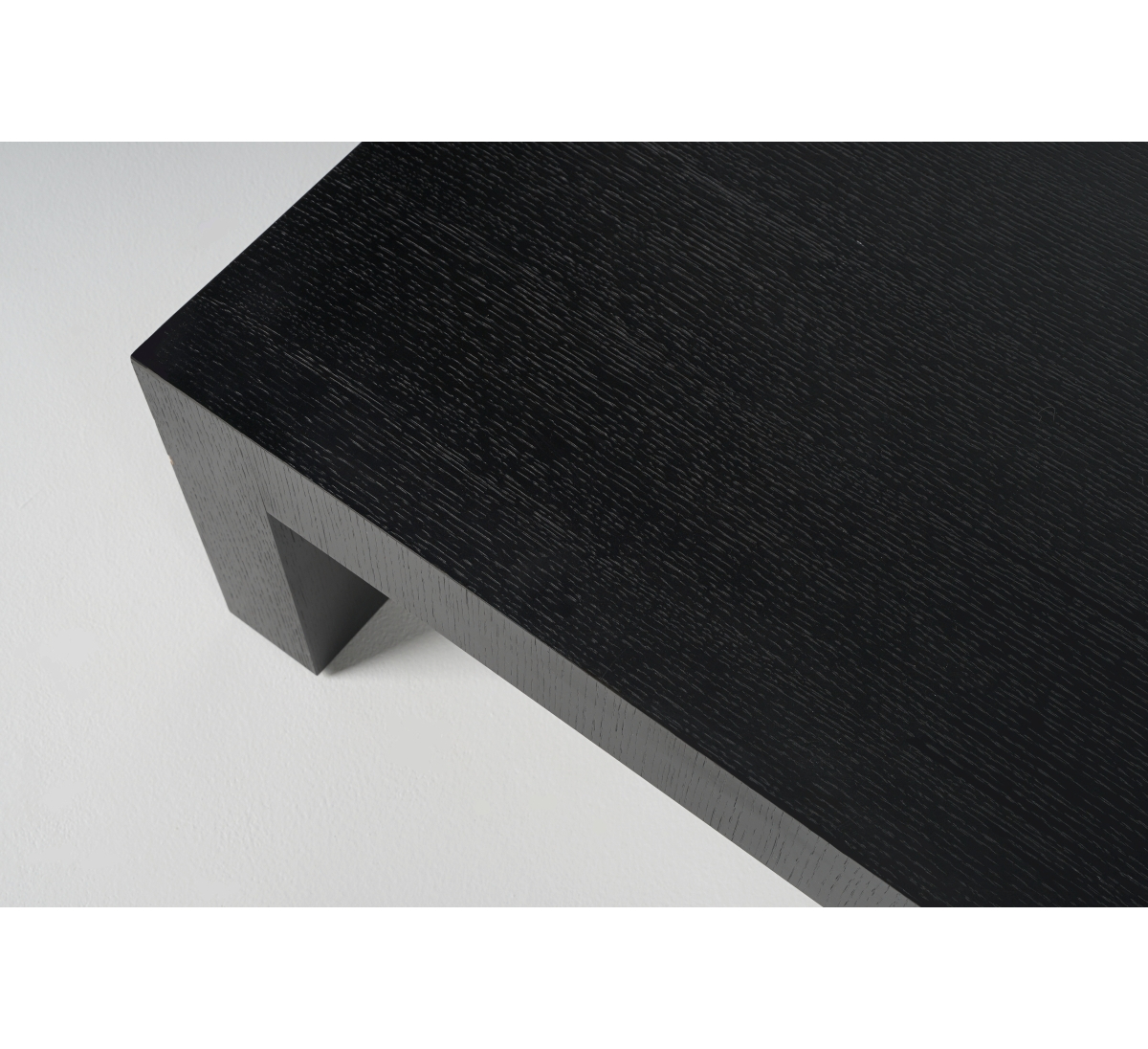 Журнальный стол DANZICA Armani / Casa, стоимость 220 000 руб.  Фотография 2